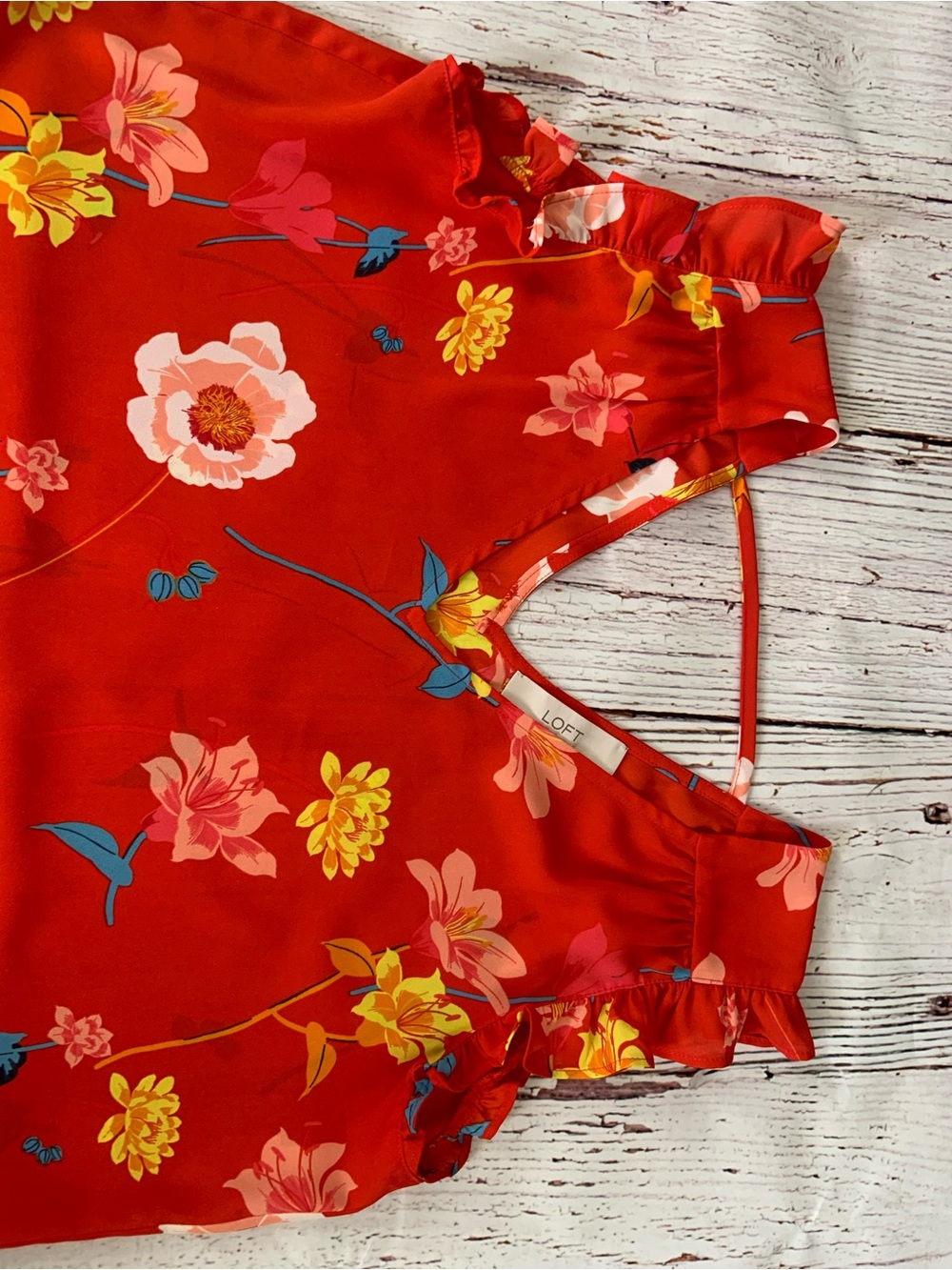Loft Floral Red Sleeveless V-Neck Women's Top
Size Small - Picture 3 of 10